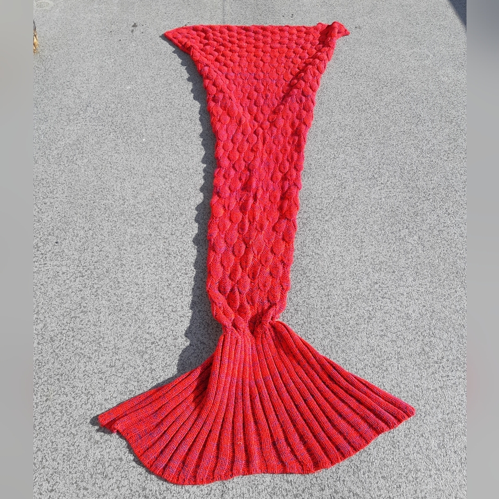 Mermaid knit blanket